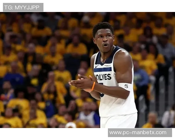 爱德华兹谈与兰德尔的默契配合新赛季展现更多精彩瞬间